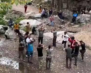  آواز محلی؛ پایکوبی کرمانجی عالی اینه ها خونوادگی اومدن وسط همه دارن نگاشون میکنن