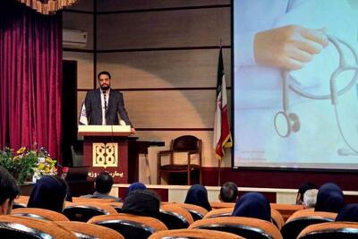 حضور شهردار منطقه ۱۱ در بیمارستان روزبه به مناسبت روز پرستار | سیاست روز