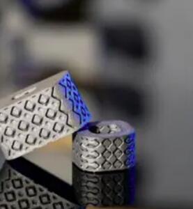  از پل‌ها تا ستون فقرات انسان: چگونه یک مهندس ایرانی جراحی را دوباره تعریف می‌کند