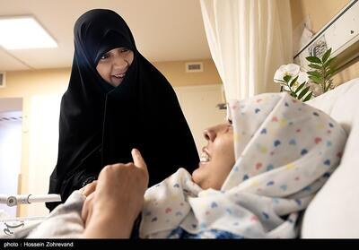 عیادت دختر شهید سلامی از دختر شهید هاشمی‌تبار؛ روایت پیوندی از درد، صبر و امید - تسنیم