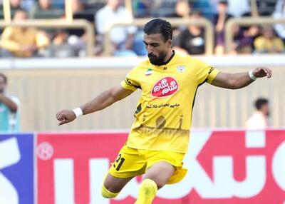 مدافع متفاوت فجر جلوی استقلالی‌ها