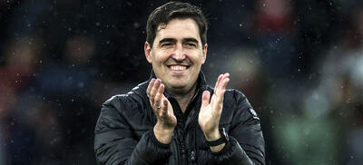 بورنموث کوچکِ بزرگ و مربی‌اش ایراولا محبوب سیتی