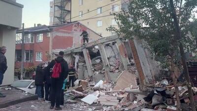  ریزش هولناک ساختمان ۷ طبقه در ترکیه | اولین تصاویر از وضعیت محل حادثه