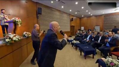  شعرخوانی غافلگیرکننده مجری «مسابقه محله» در حضور مدیران وزارت ورزش