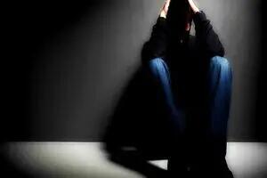 پسر ۱۷ ساله در دادگاه: عمویم با چاقو مرا نابینا کرد