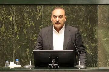  برخی کشاورزان سیستان و بلوچستان برای دسترسی به زمین‌های کشاورزی خود پشت دیوارهای مرزی با موانعی مواجه هستند