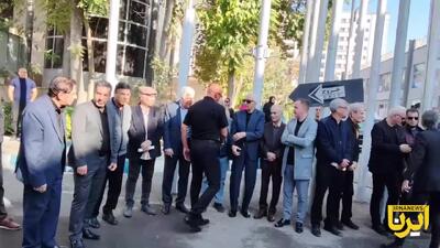  لحظاتی از مراسم تشییع پیکر اکبر کارگری‌جم پیشکسوت فوتبال ایران و اسطوره باشگاه استقلال در ورزشگاه شیرودی