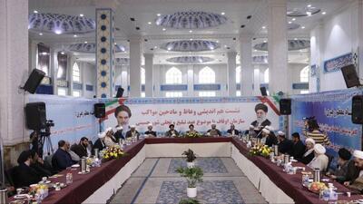  نشست هم‌اندیشی وعاظ و مادحین کشور با تأکید بر مردمی ماندن اربعین و گسترش هیئت‌های خانگی برگزار شد