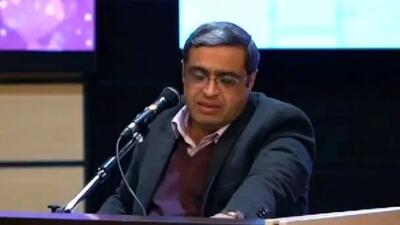  فیلم/ سعید عزیزی: از دوستای پسرا کمک نگیرید! سیستم پسرا گله‌ای هست، پدره زنگ زده به دوستش میگه آره اینجاست داره نماز میخونه