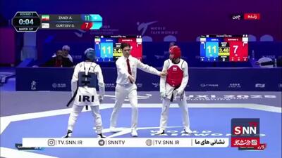  برق طلا بر سینه زندی