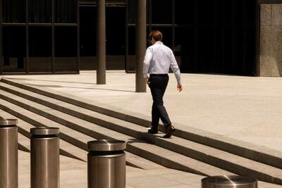  حذف ده‌ها هزار شغل اداری در آمریکا همزمان با گسترش هوش مصنوعی