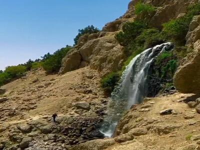  آبشار زیبای چکان در الیگودرز
