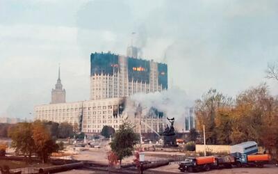  ماجرای شلیک تانک ها به «کاخ سفید» روسیه (+تصاویر)