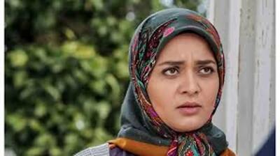  تاریخ وبگردی | ژست‌های شیک دختر محمودنقاش در یک کافه سنتی