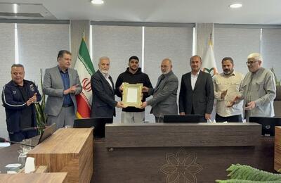  تجلیل از عزم پولادین و غیرت ورزشی فرزند پرافتخار شیراز به همت مدیریت شهری