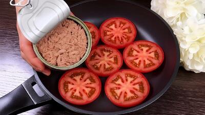  طرز تهیه املت تن ماهی و گوجه با پنیر / صبحونت رو خاص کن!
