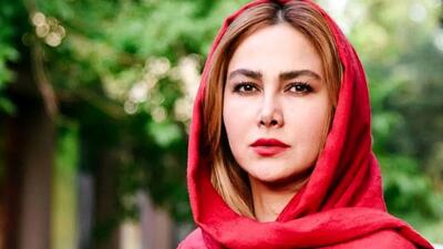  عکس عجیب آنا نعمتی؛ خوردن گل و موهای پریشان! ببینید