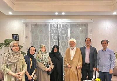  انتقاد مهدی کروبی از یقه پاره کردن برخی از نظامی‌ها در مجلس برای روس‌ها  +عکس