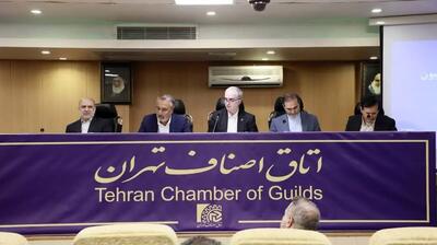  باید تا جایی که می توانیم از اختیارات دولت در امور اقتصادی کم کرده و به بخش خصوصی بها بدهیم