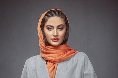  رقص مریم مومن روی لنج در بندر بوشهر با آهنگ یار وفاداروم میا