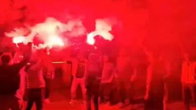  ویدیو| تجمع شبانه هواداران تراکتور مقابل هتل پرسپولیس