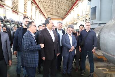  وزیر صنعت، معدن و تجارت از یک واحد بزرگ تولیدی در ساوجبلاغ بازدید کرد