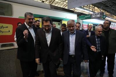  وزیر صنعت، معدن و تجارت با استقبال استاندار وارد استان البرز شد - پارس فوتبال