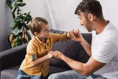  دعوای خنده‌دار و بامزه پدر و پسر کوچولو در یک مهمانی خانوادگی / وقتی شوخی و عشق در دل گفتگوها جاری شد