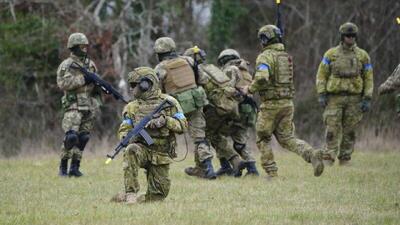  بر اساس یک شنود رادیویی، شبه‌نظامیان نیروهای مسلح اوکراین در حال اعدام ساکنان کراسنی لیمان هستند