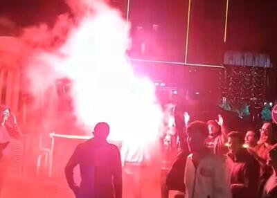  تجمع شبانه هواداران تراکتور مقابل هتل پرسپولیس
