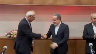  ابراز ادب و احترام عراقچی وزیر امور خارجه به استادش + فیلم