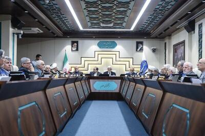  عارف: کشور از قطع روابط علمی با جهان ضرر می‌کند