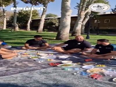  آبگوشت دورهمی؛ آزادکاران ناهار جمعه را در محوطه کمپ تیم‌های ملی کشتی خوردند