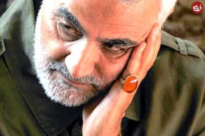  «رهبر انقلاب در حال روبوسی با سردار سلیمانی»