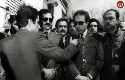  قابی زیبا از فرمانده نیروی هوایی در حال خوش و بش با رهبر انقلاب