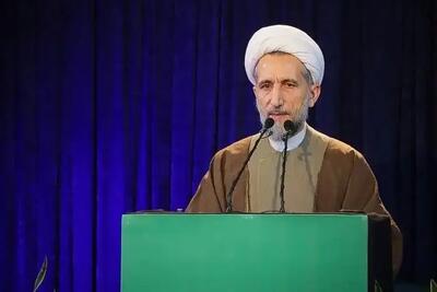  امام جمعه قزوین: عده‌ای که در تسخیر لانه جاسوسی حضور داشتند، پشیمان نباشند/آمریکا شیطان بزرگ است و نباید دست دوستی به سوی آن دراز کنیم