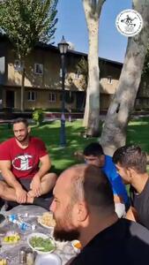  آبگوشت‌خوری قهرمانان کشتی آزاد + فیلم