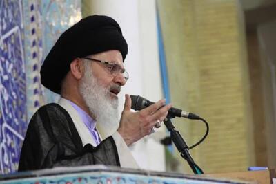  امام جمعه قم: خیابان‌ها و فضای عمومی کشور باید بازتاب‌دهنده روحیه انقلابی و ارزش‌های اسلامی باشد، نه آنکه تحت تأثیر الگوهای غربی قرار گیرد /  هدف دشمن ایجاد فاصله میان مردم و دین، گسترش لاابالی‌گری و تغییر ارزش‌هاست تا جامعه اسلامی از مسیر حقیقی خود منحرف شود