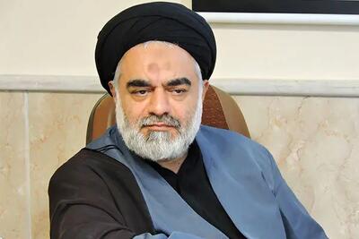  امام جمعه اصفهان: اعتراض مردم آمریکا به ترامپ یادآور شعارهای مردم ایران علیه شاه است