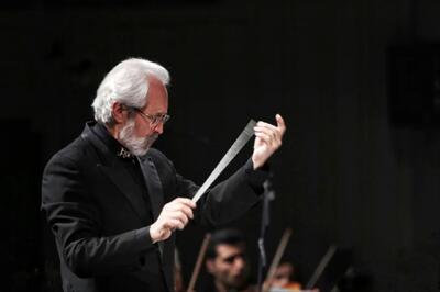  عبدالحسین مختاباد با ارکستر موسیقی ملی ایران خواند