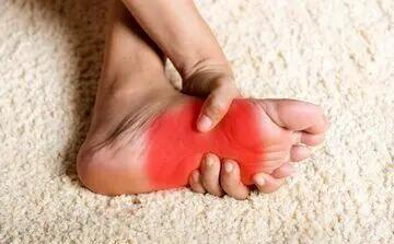  داغی و سوزش کف پا نشانه چیست؟