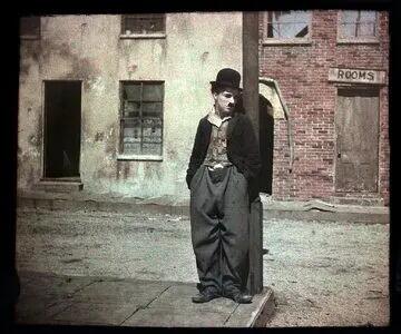  چارلی چاپلین: زن فالگیر کف دستم را دید و گفت دوره خارق‌ العاده‌ای در زندگی‌ات شروع می‌شود