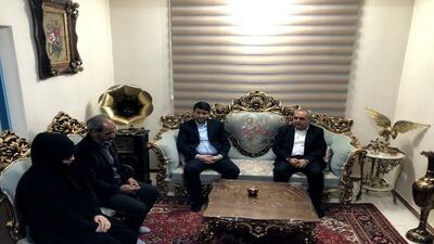  دیدار وزیر ارتباطات با خانواده شهید جنگ ۱۲ روزه