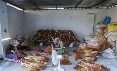  جاروبافی؛ پیشه‌ای کهن در خراسان رضوی