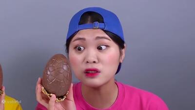  چالش خنده‌دار خوردن آبنبات: حلوای بیضی شکلاتی در موکبانگ دونا!