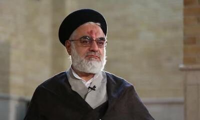 امام جمعه اصفهان: اعتراضات آمریکا علیه ترامپ شبیه روزهای پایانی حکومت پهلوی است