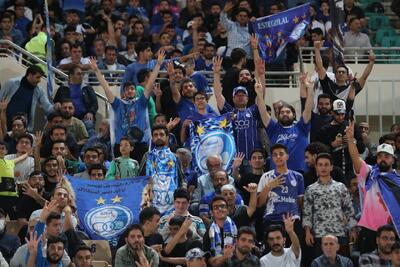  ببینید |  شعار  درویش حیا کن پرسپولیس رها کن  توسط هواداران استقلال!
