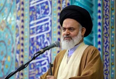  امام جمعه قم: هدف دشمن گسترش لاابالی‌گری و تغییر ارزش‌ها است