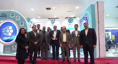  ویدیو / اهدای تندیس اسپانسر طلایی به بانک توسعه تعاون در یازدهمین نمایشگاه تراکنش ایران