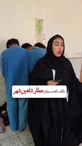  فیلم لحظه شناسایی سارقان گوشی توسط دختر جوان در اصفهان